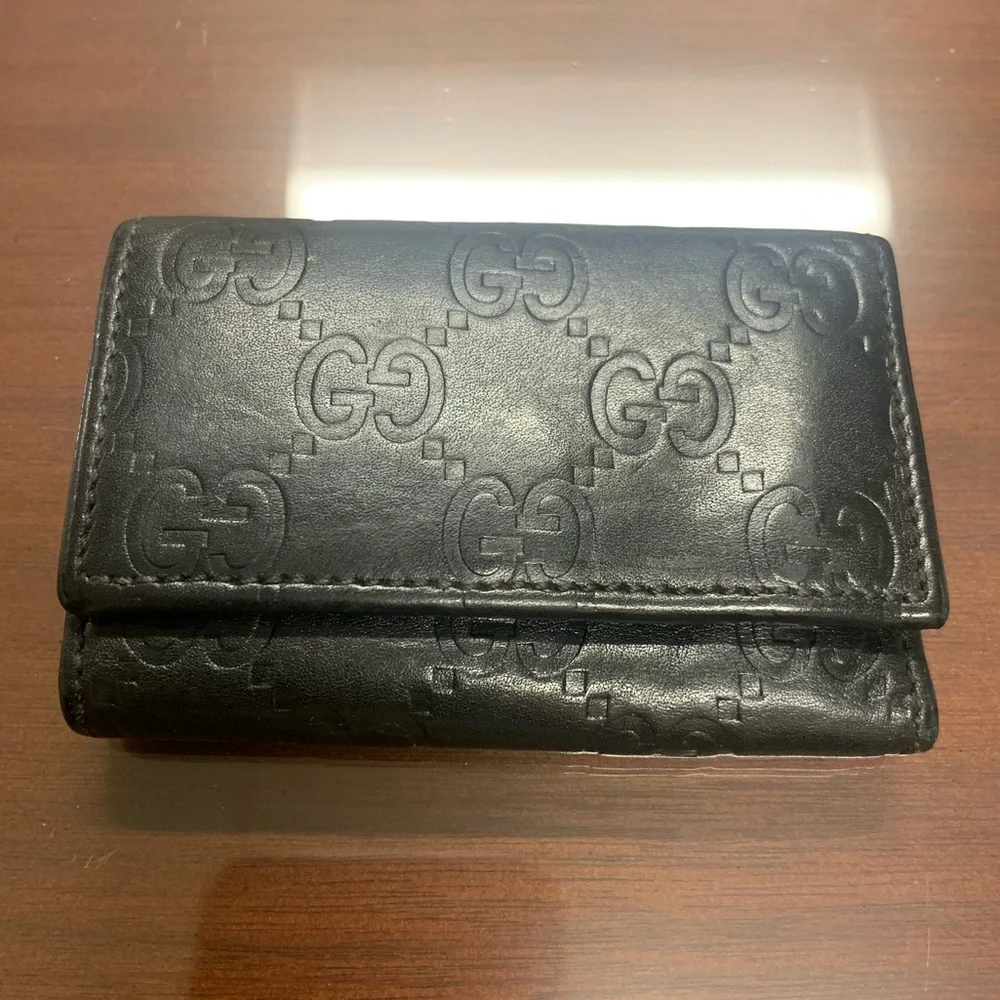 Gucci Guccissima Black Leather Key Holder Case with Embossed GG Monogram Leather